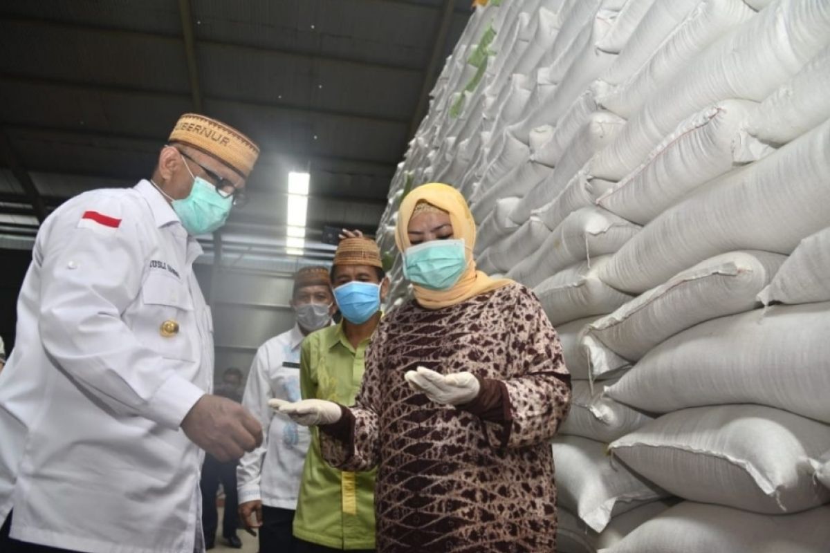 Stok beras di Bulog Gorontalo cukup untuk empat bulan