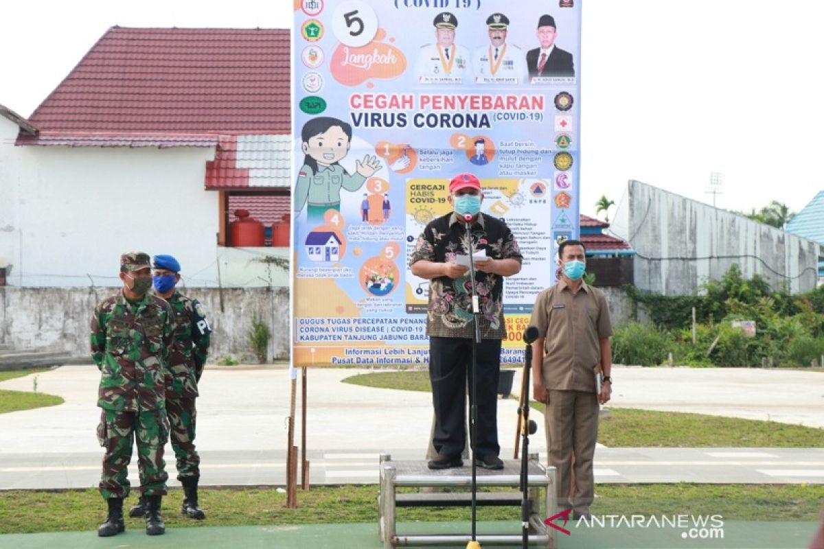 Tanjabbar bagikan 10.000 masker untuk warga