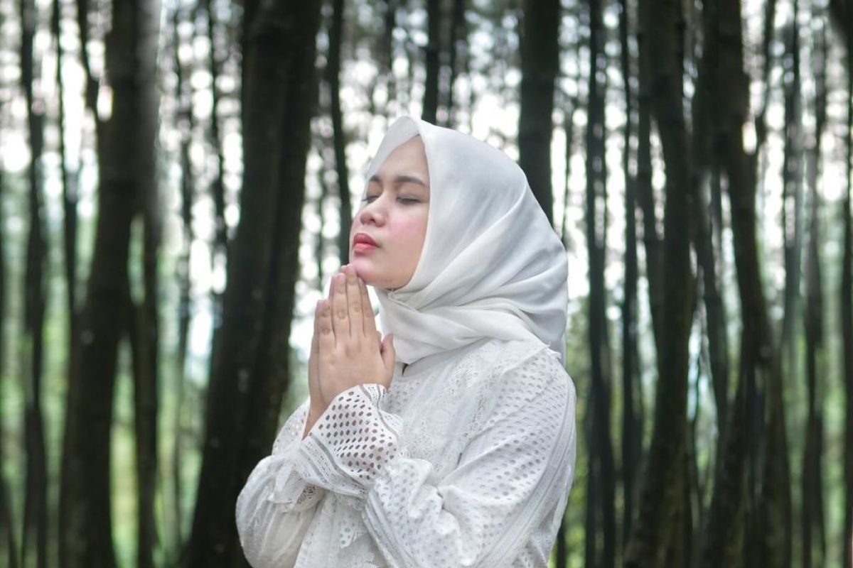 Anisa eks Sabyan meluncurkan lagu religi tentang COVID-19