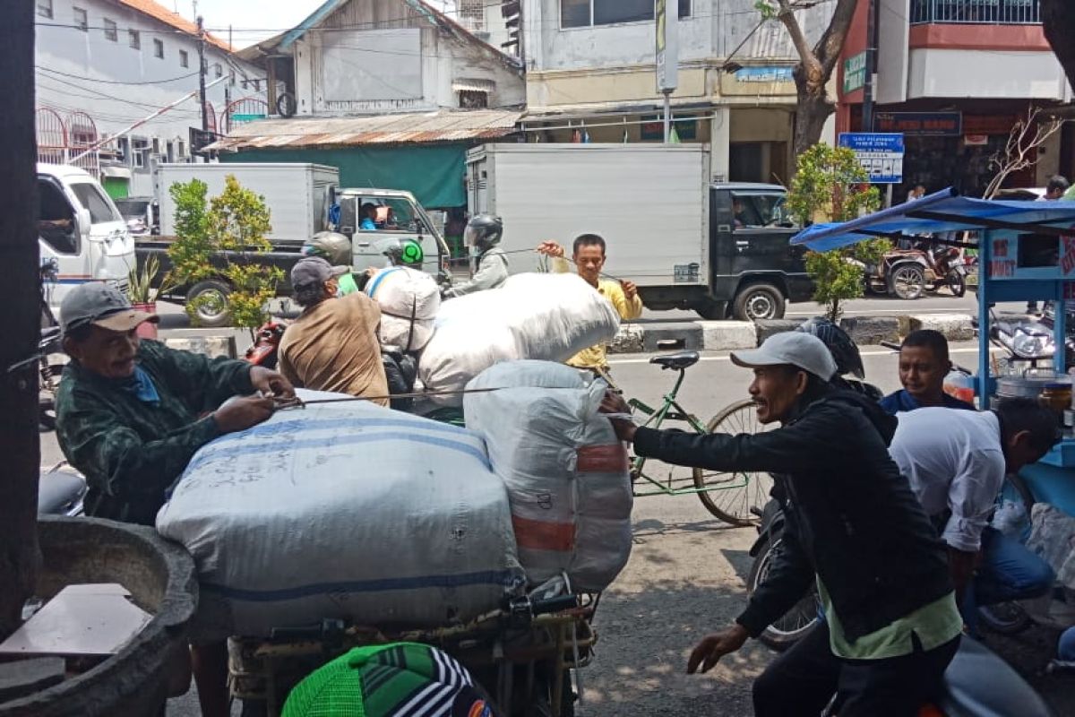 Pasar Grosir Surabaya buka kembali besok, setelah 14 hari tutup