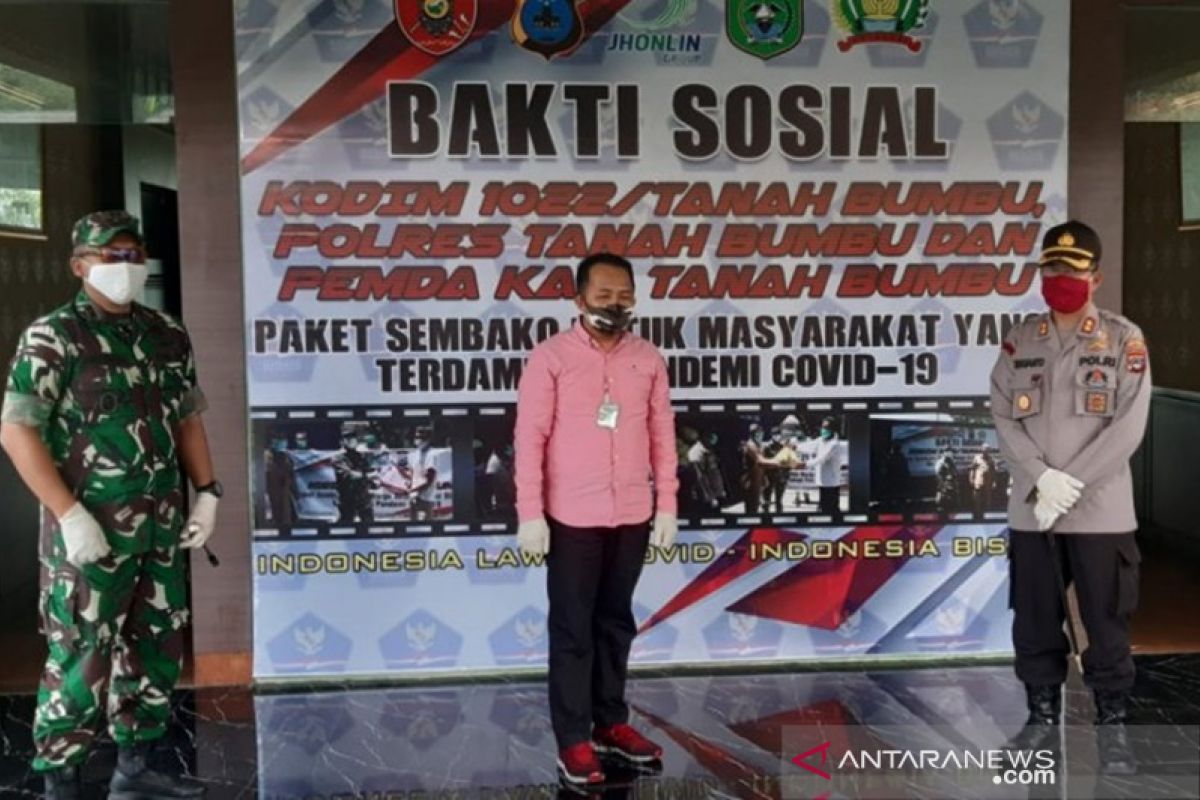 Tanah Bumbu bagikan 2.500 sembako untuk warga terdampak COVID-19