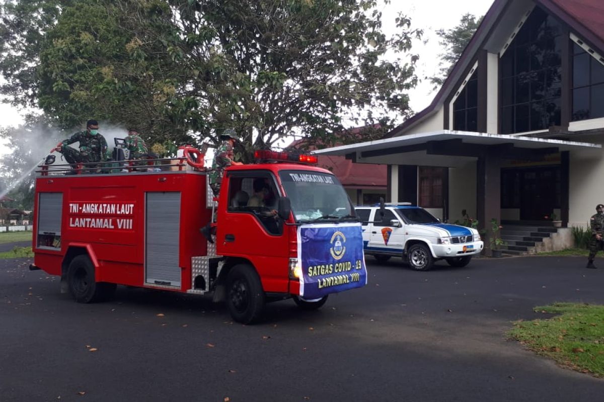 Satgas Lantamal VIII lakukan  disinfektan di sejumlah desa Minahasa