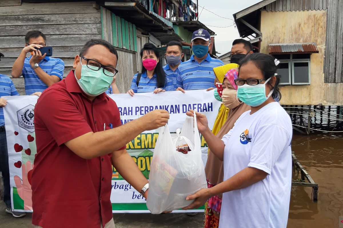 BMPD Kalbar bagikan 300 paket sembako ke warga