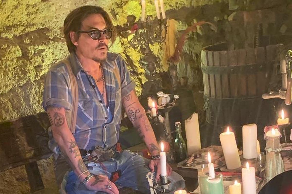 "Isolation" Lennon dari Johnny Depp, untuk yang terkarantina corona