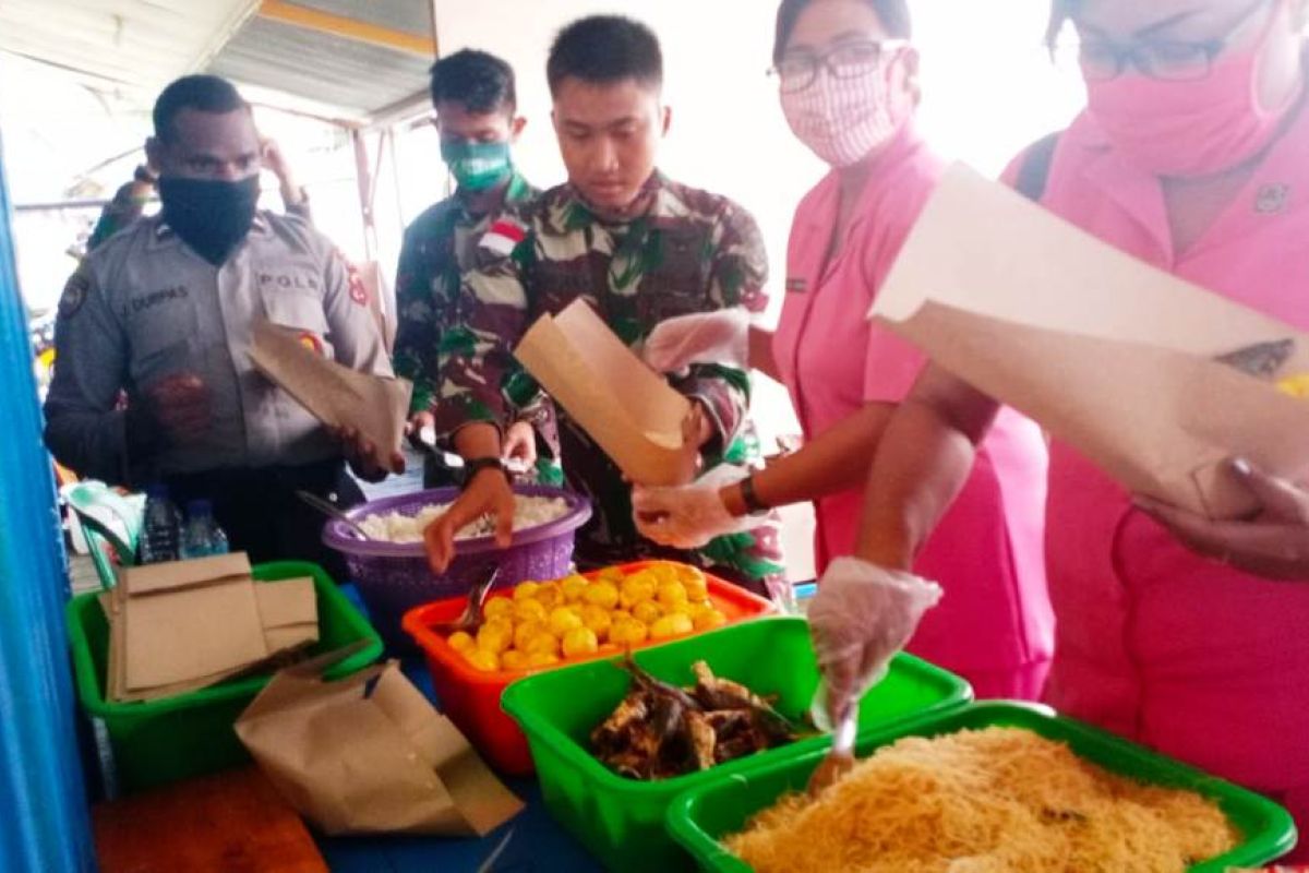 Polri-TNI dan Pemkab Asmat buat dapur umum