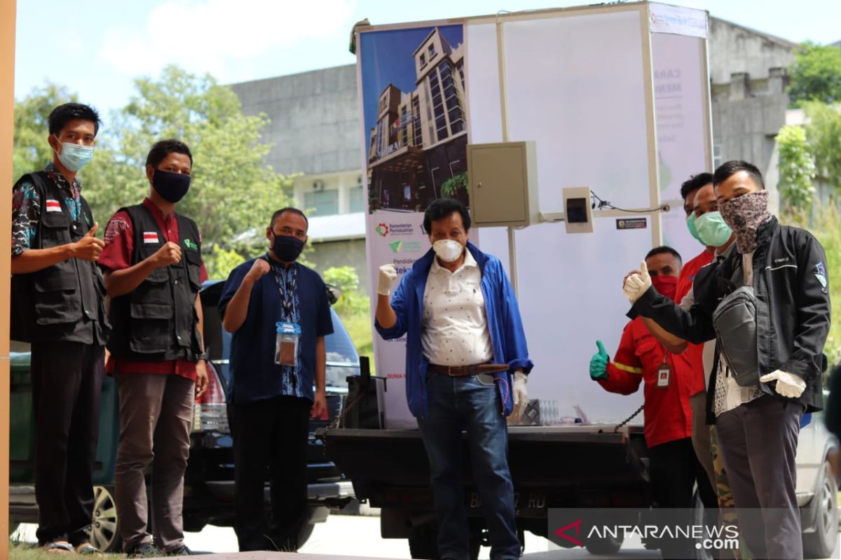 DD Singgalang bersama Politeknik ATI Padang pasang bilik sterilisasi di RS Unand