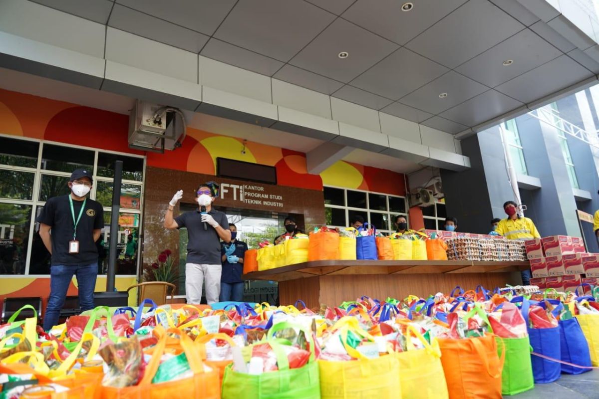 FTI UMI kirim 150 paket sembako bagi karyawan dan satpam
