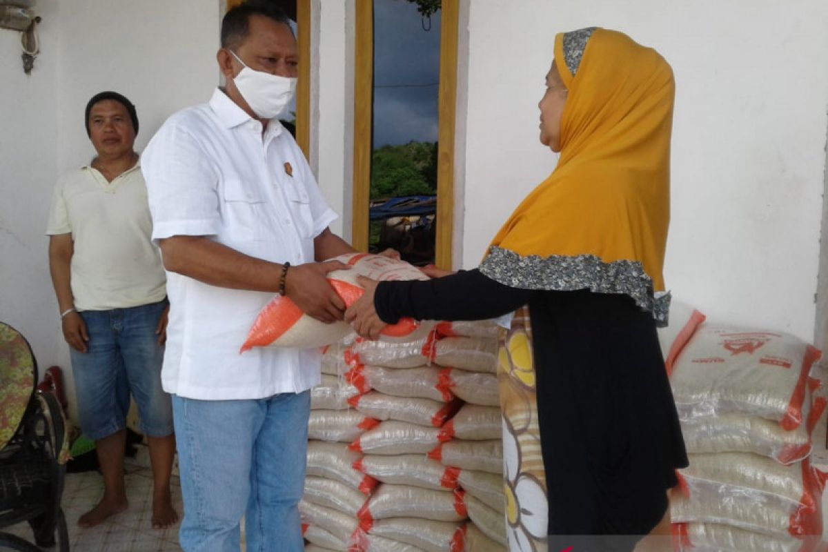 Gerindra Baubau bantu 60 KK warga terdampak COVID-19