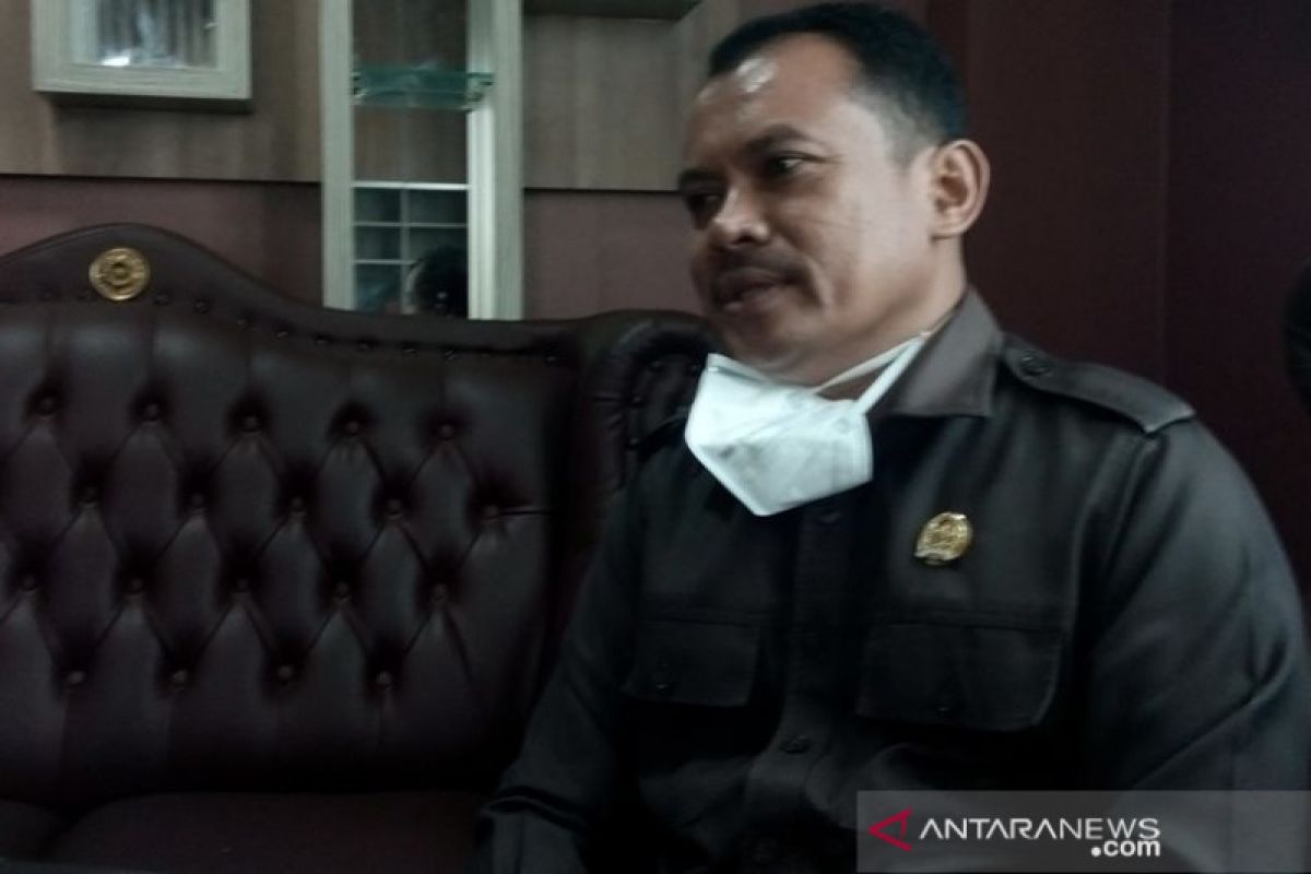 Legislator Penajam iuran sediakan 200 APD untuk tenaga kesehatan