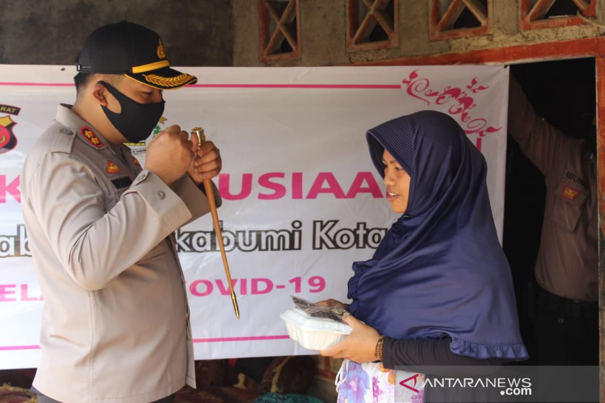 Polres Sukabumi Kota dirikan dapur umum ringankan warga terdampak COVID-19