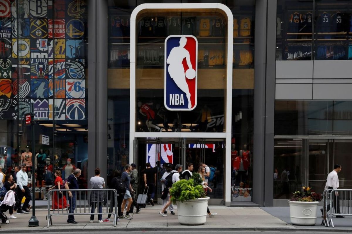 Sejumlah fasilitas latihan tim NBA dilaporkan dibuka kembali pada Jumat