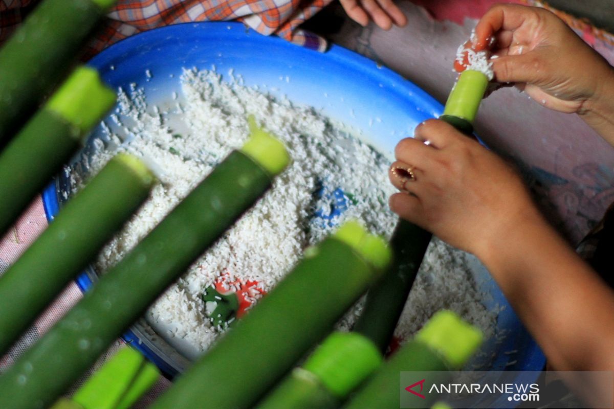 Tradisi memasak lemang jelang Ramadhan