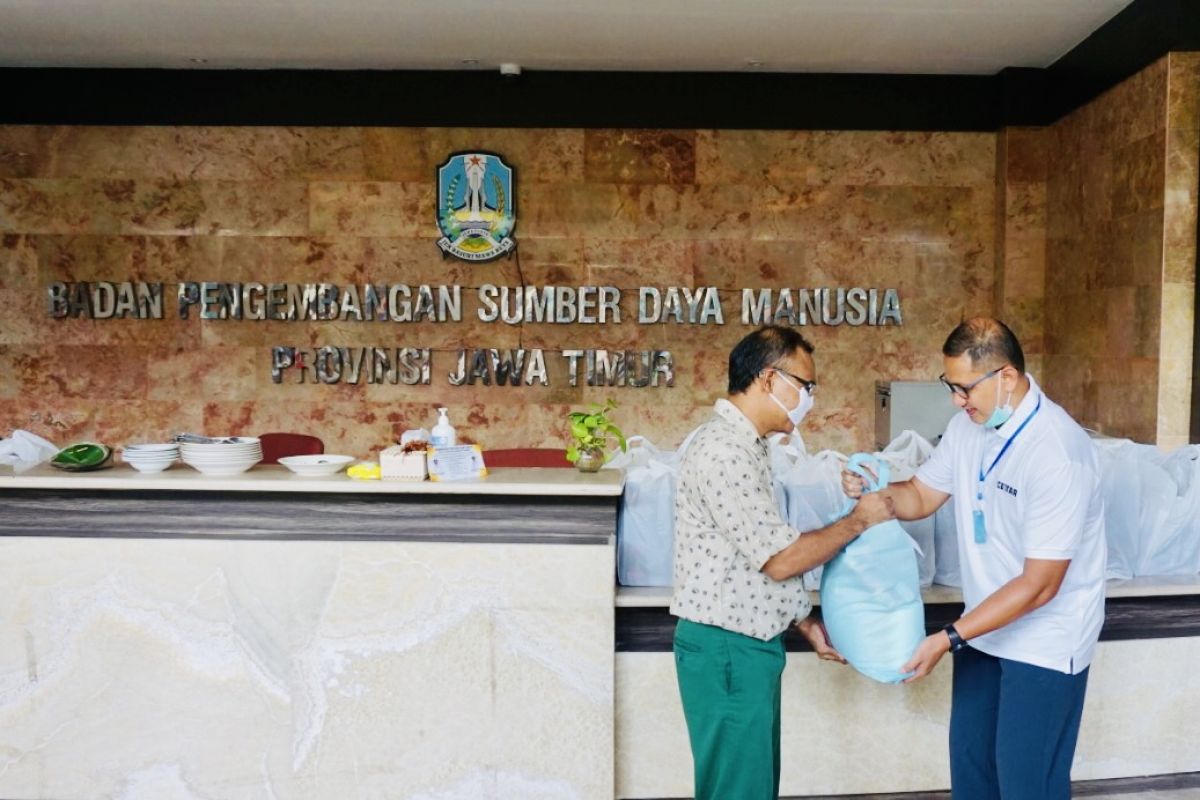 BPSDM Jatim  berkomitmen bantu masyarakat bagikan sembako