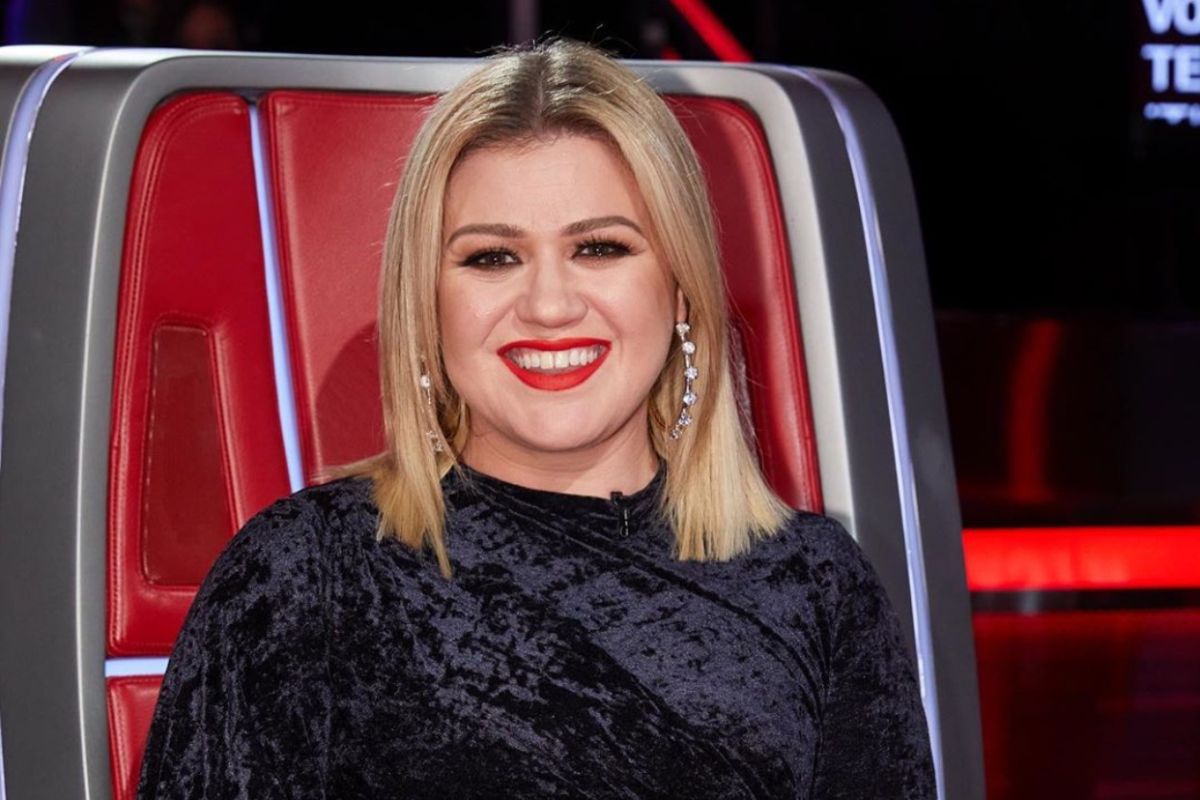 Absen dari 'America's Got Talent', posisi Simon Cowell digantikan Kelly Clarkson