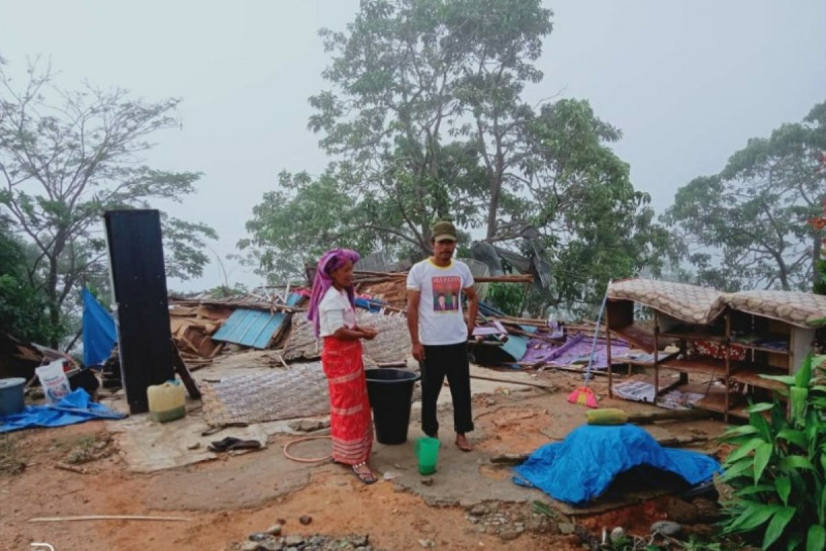 Angin puting beliung porak porandakan  12 rumah warga di Aceh Tenggara