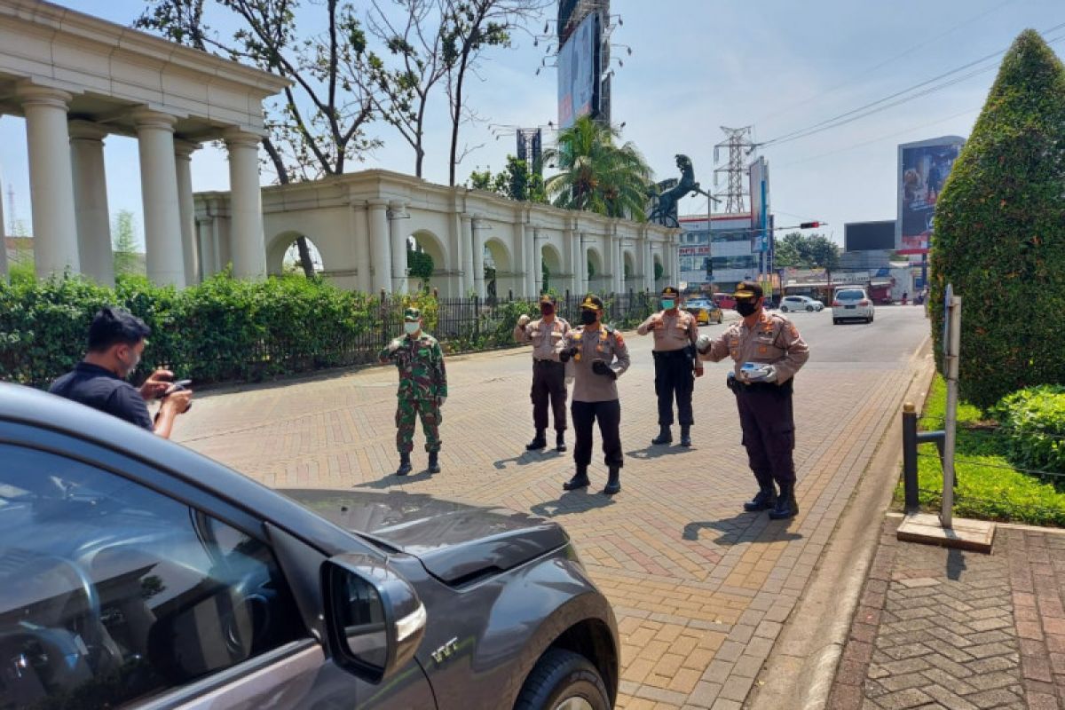Polisi keluarkan 262 teguran, PSBB pertama di Kabupaten Tangerang,
