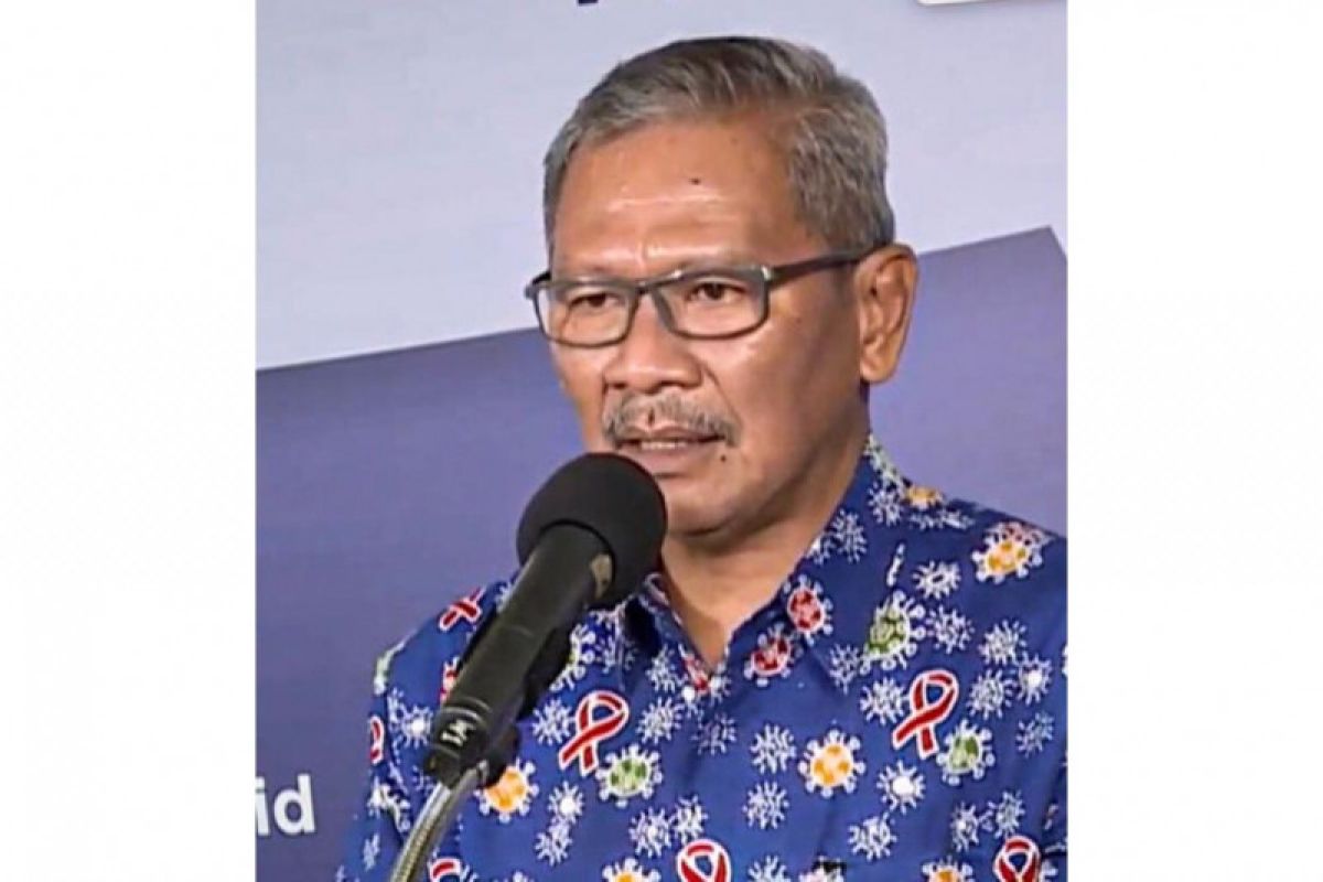 Achmad Yurianto mencuri perhatian, pakai batik motif corona