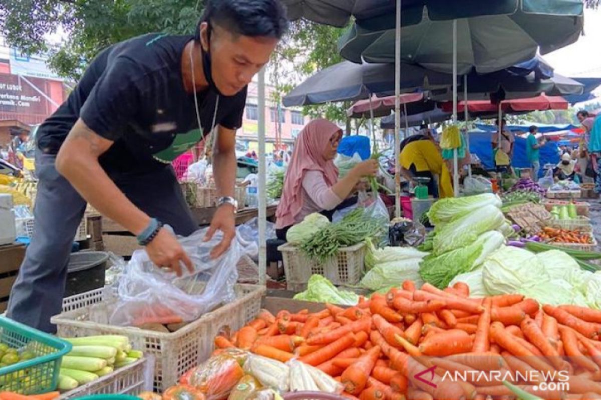 Harga sayur-mayur berfluktuasi di pasar Palembang ditengah pandemi COVID-19
