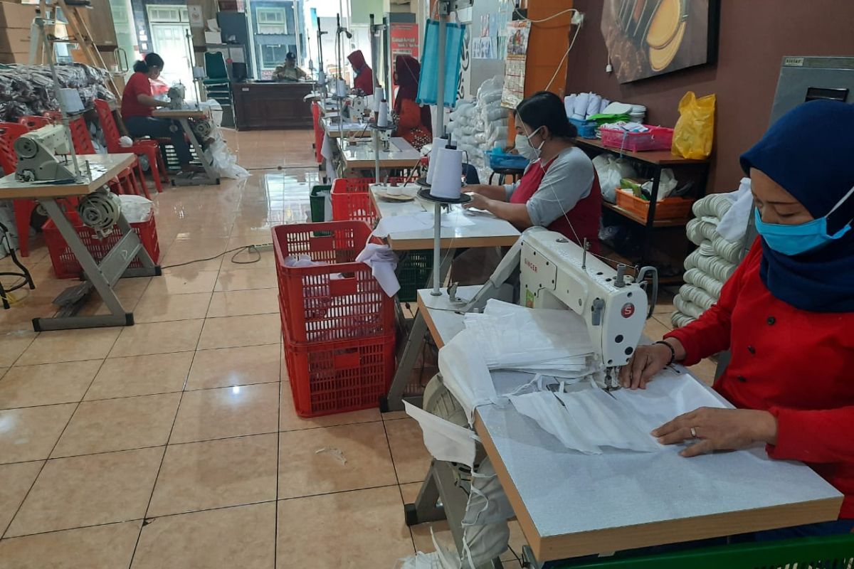 Surabaya MSMEs produce thousands of masks, protective clothing  day