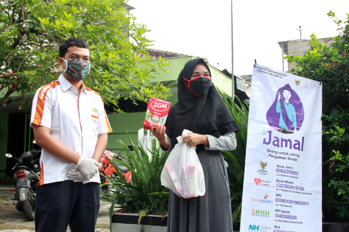 Si Jamal Kediri kirim susu untuk anak-anak di lingkungan isolasi mandiri