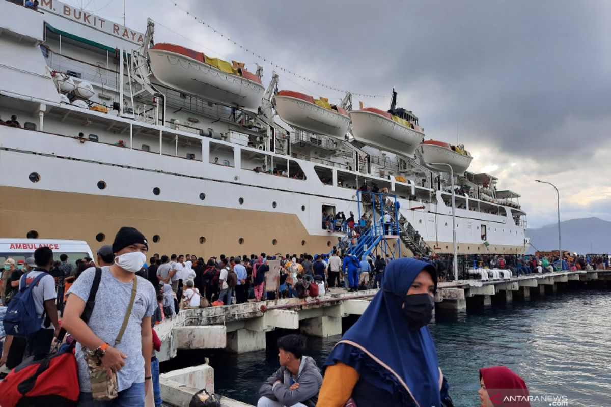 Dua kru kapal KM Bukit Raya reaktif pada rapid test di Tanjung Priok