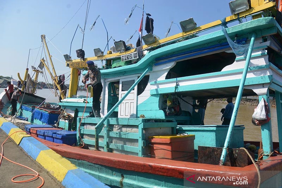 Disinfektan kapal nelayan