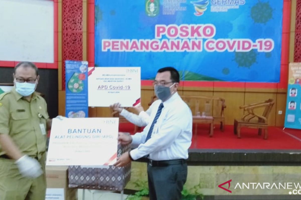 BNI Cabang Pontianak sumbangkan APD untuk RSUD Soedarso