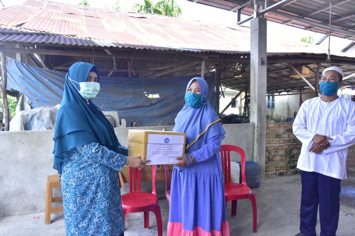 Bagikan masker, Zulaikhah pinta masyarakat ikuti anjuran pemerintah