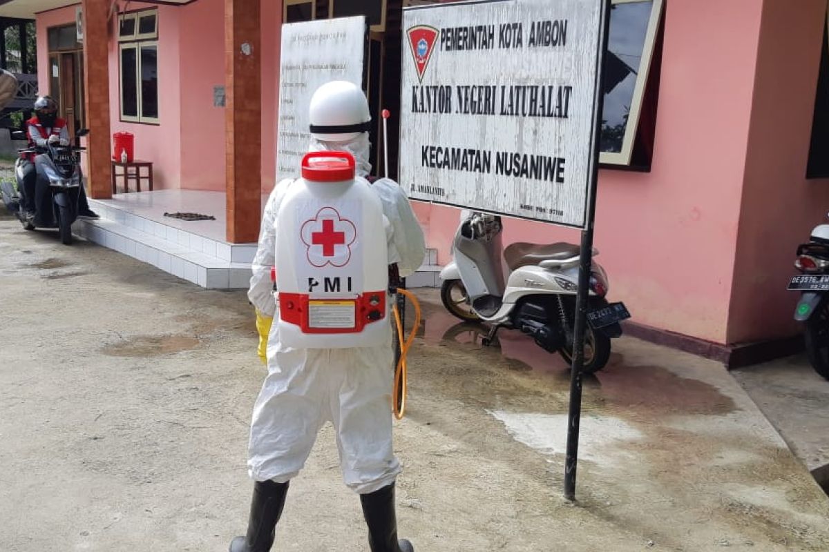 PMI Maluku semprot disinfektan ke pemukiman warga di Pulau Ambon