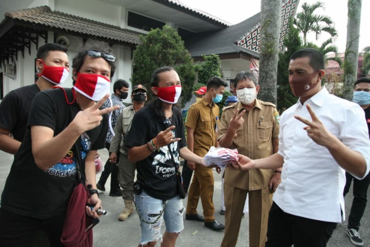 Komunitas Slankers serahkan bantuan masker ke GTPP COVID-19 Pematangsiantar