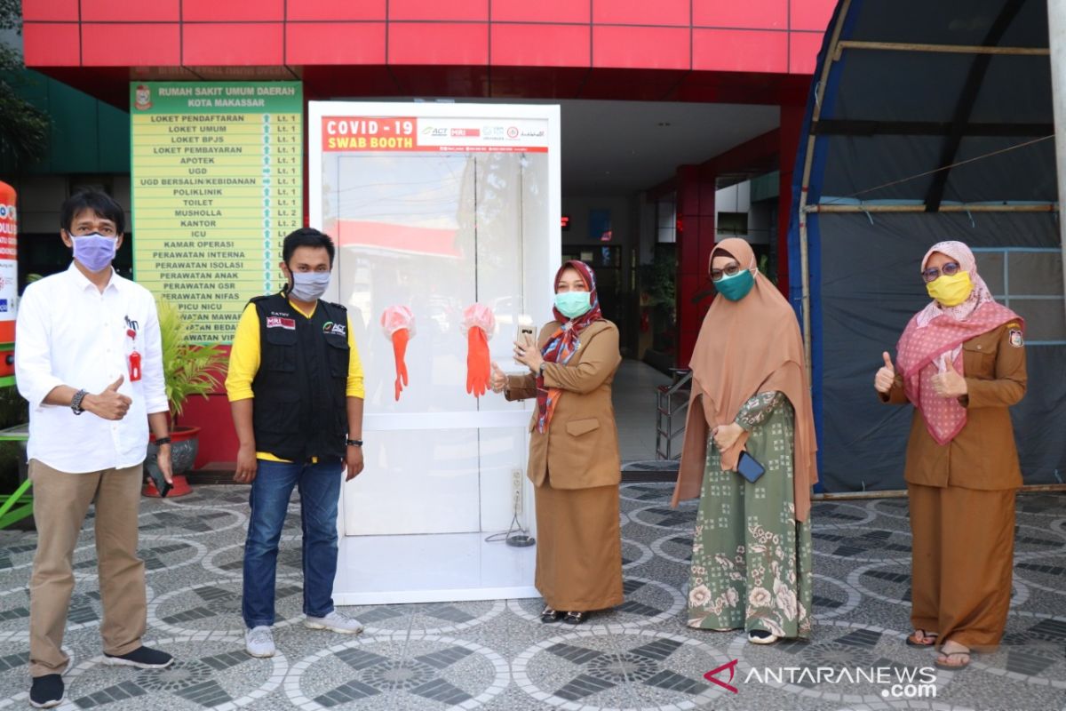 PLN Punagaya  gandeng ACT Sulsel salurkan swab booth ke RSUD Kota Makassar