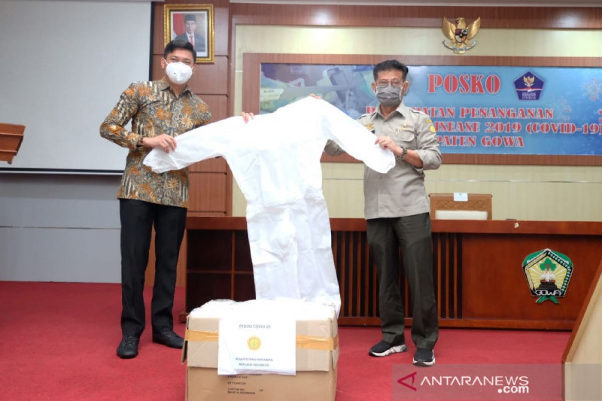 Mentan serahkan 1.000 masker untuk penanganan COVID-19 di Gowa