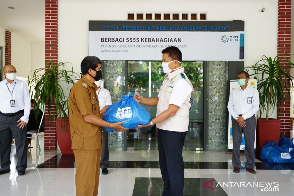 PLN W Sumatra distributes 5,555 happiness packages to welcome Ramadhan 1441 H