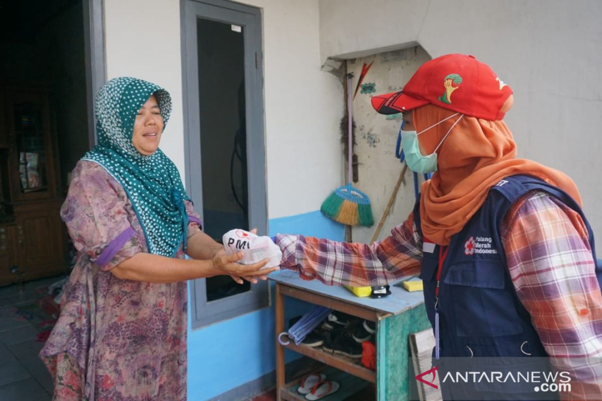 PMI Kota Tangerang sudah salurkan 50.000 masker terkait COVID-19