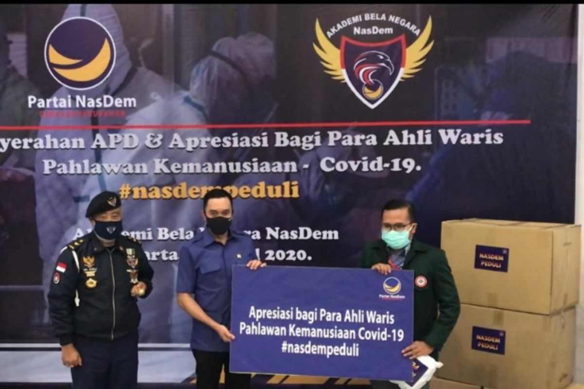 NasDem berikan bantuan 5.000 APD kepada petugas medis tangani COVID-19