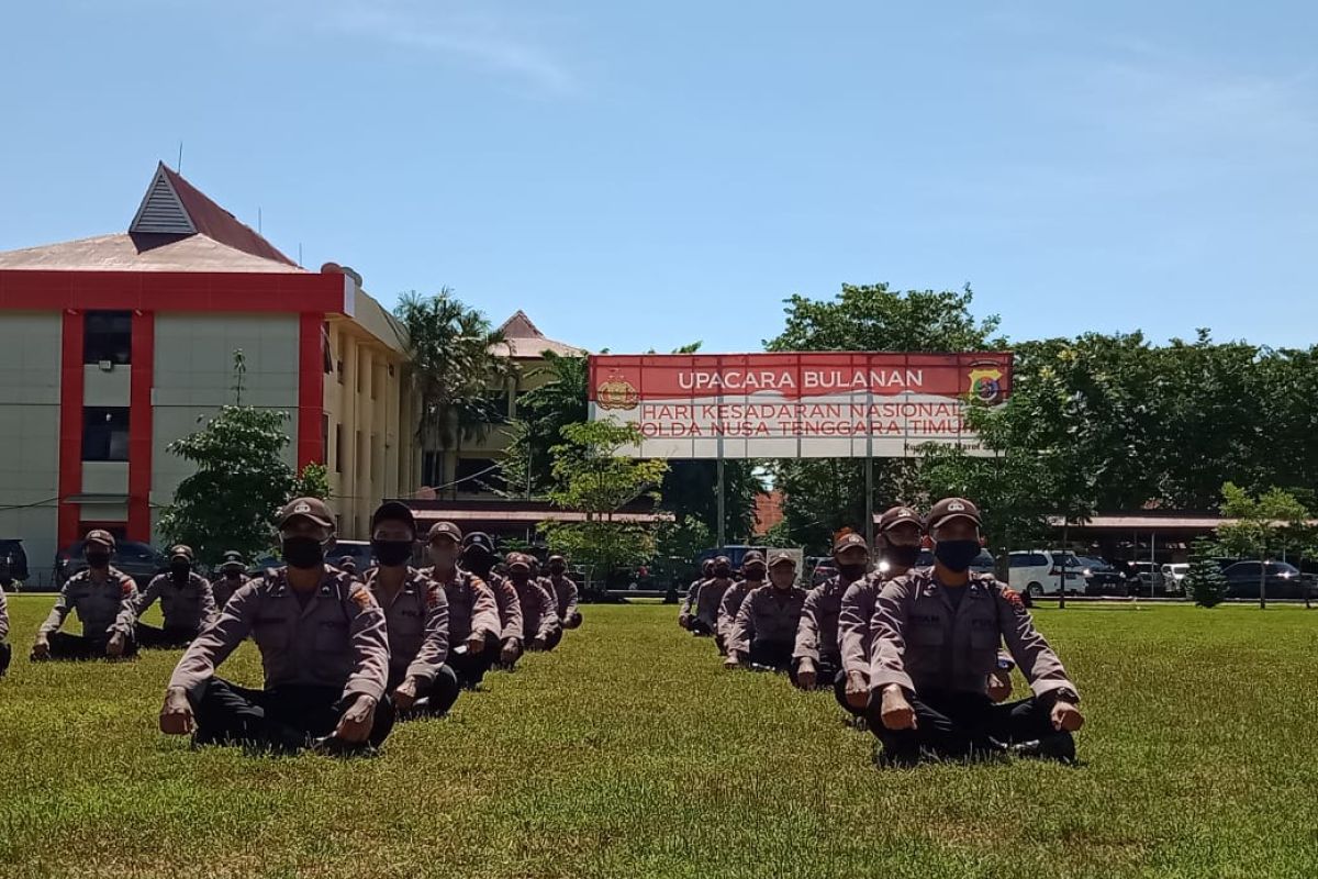 Bintara polisi sumbang sebagian gaji pertama untuk penanganan COVID-19