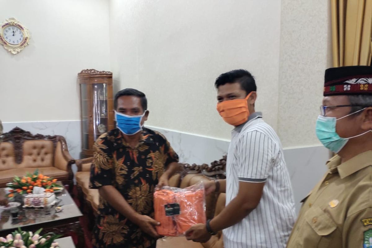 Seribu masker dari pengusaha cegah penyebaran COVID-19 di Abdya