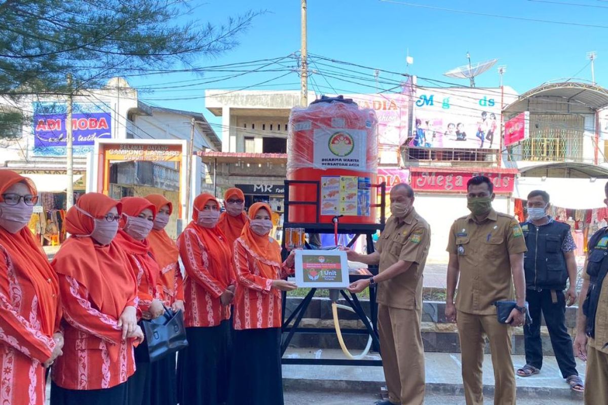DWP Aceh serahkan wastafel portable untuk Pasar Lambaro