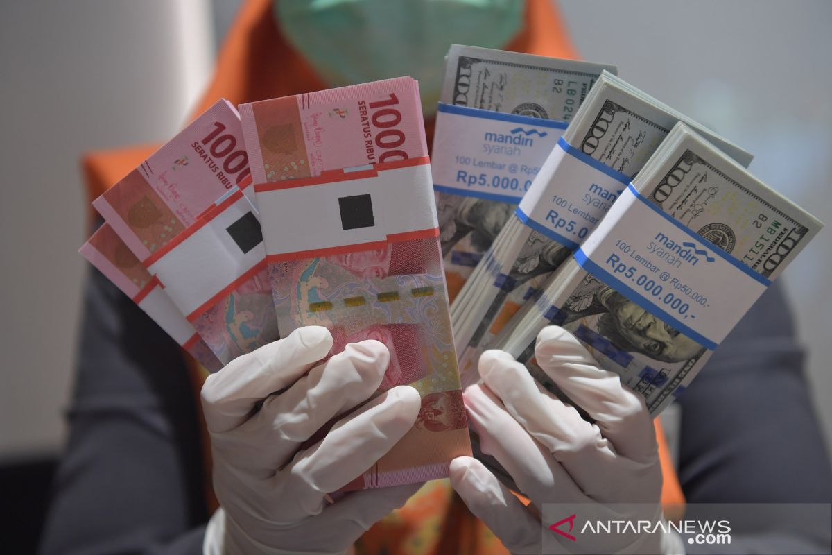 Rupiah ditutup melemah jelang pertemuan  Bank Indonesia