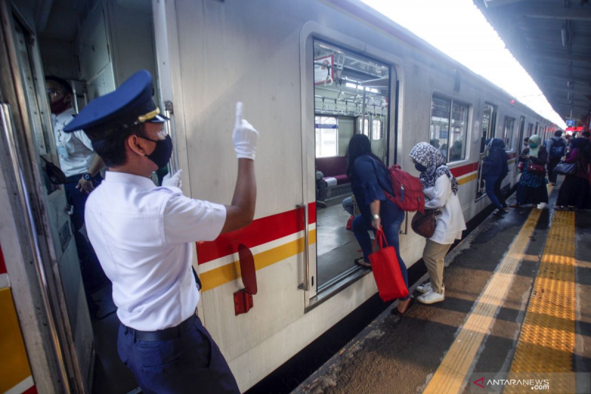 Lima kepala daerah Bodebek surati Menhub terkait penghentian sementara KRL