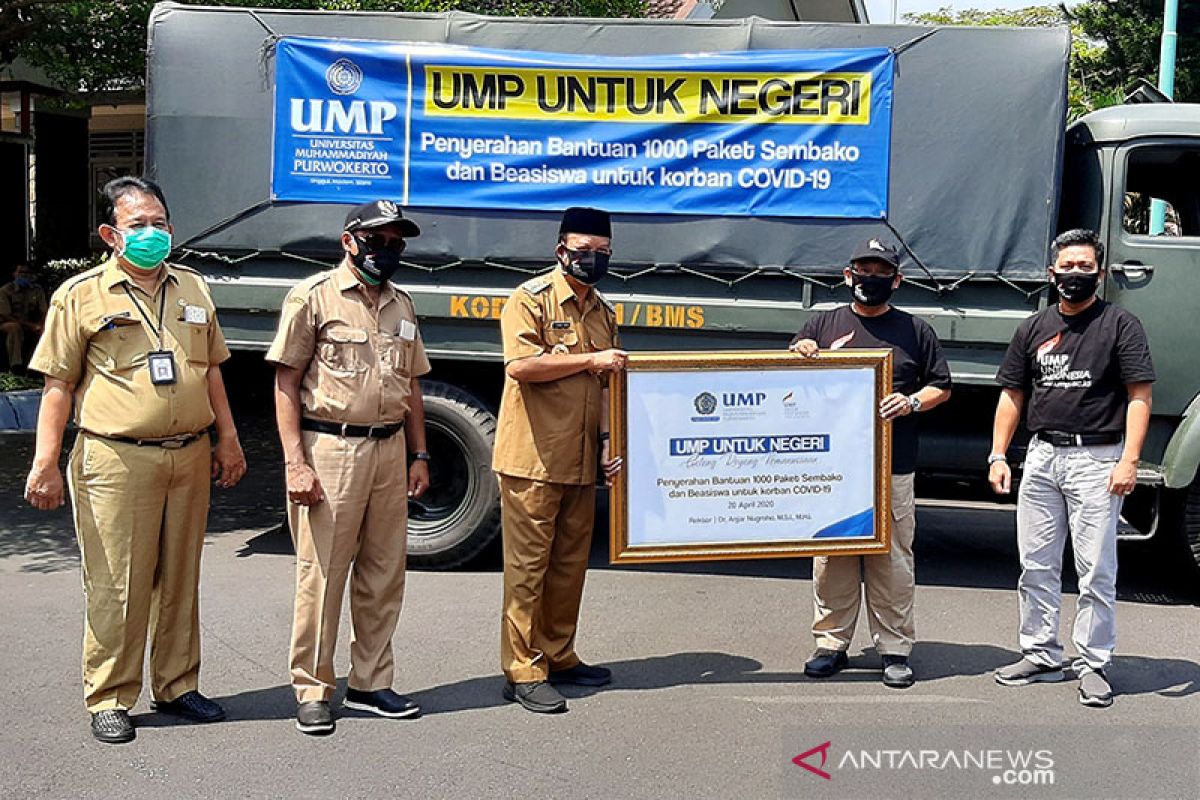 UMP serahkan bantuan 1.000 paket sembako pada Pemkab Banyumas