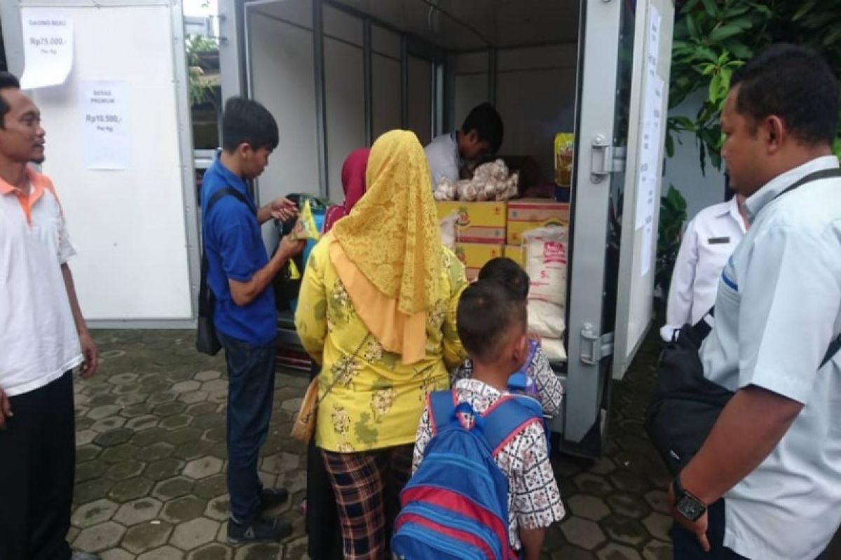 Bulog Pekalongan siap datangkan gula dari Riau