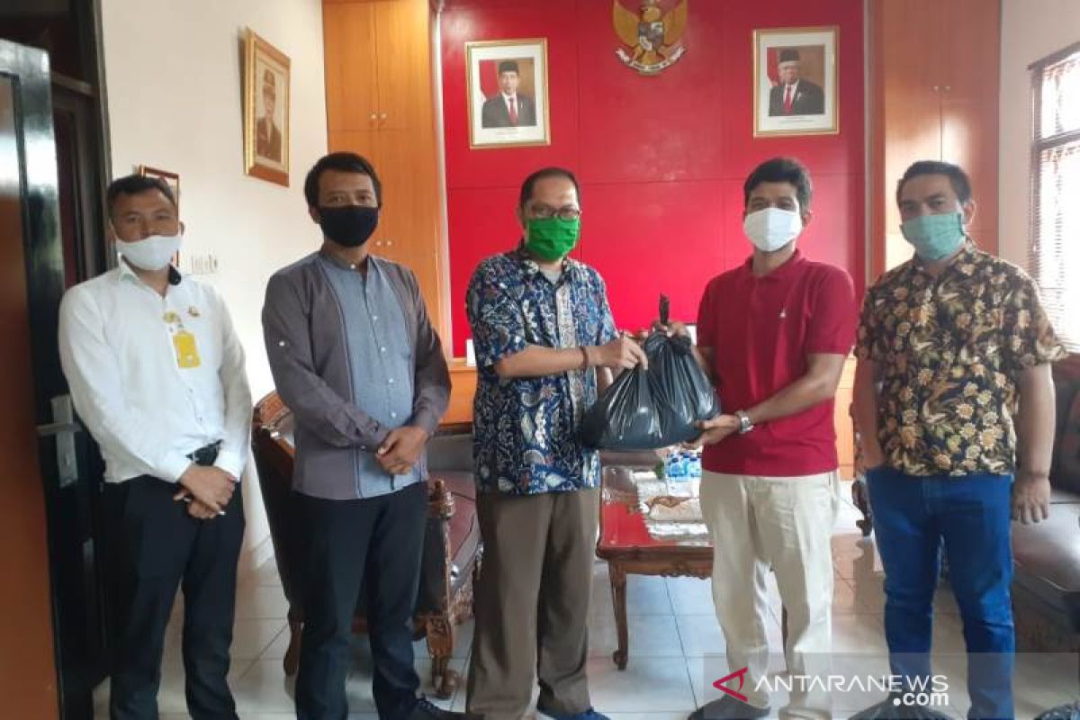 Kejari Bangka Barat salurkan bantuan kepada para pewarta