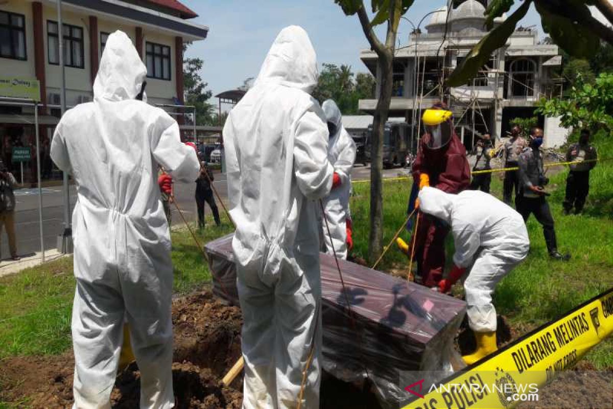 Polres Temanggung siap bantu prosesi pemakaman jenazah korban COVID-19