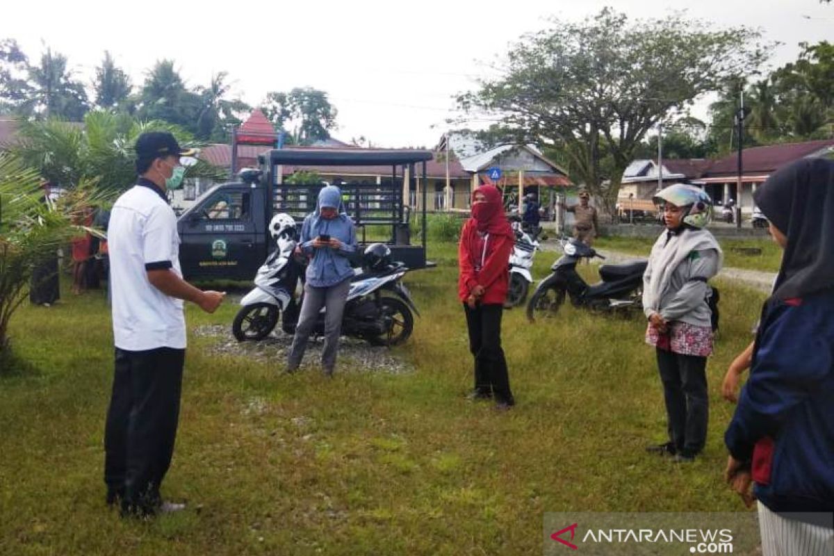 Puluhan perempuan berbusana ketat terjaring razia di Meulaboh