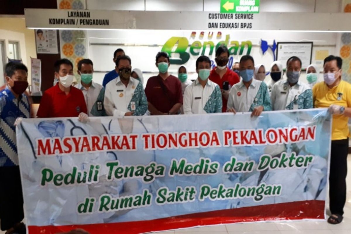 Komunitas Tionghoa Pekalongan salurkan 1.000 APD pada RS