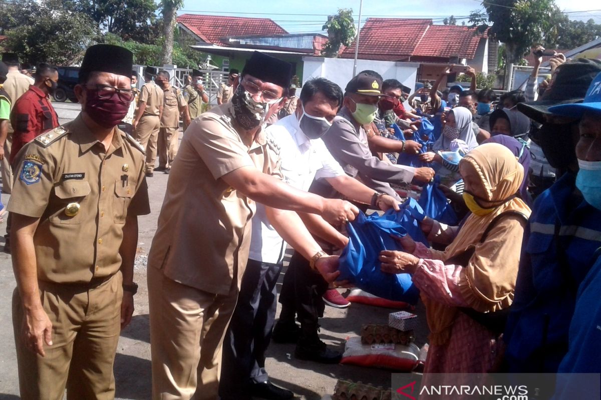 Pemkab Rejang Lebong bagikan ribuan paket sembako ke warga terdampak COVID-19