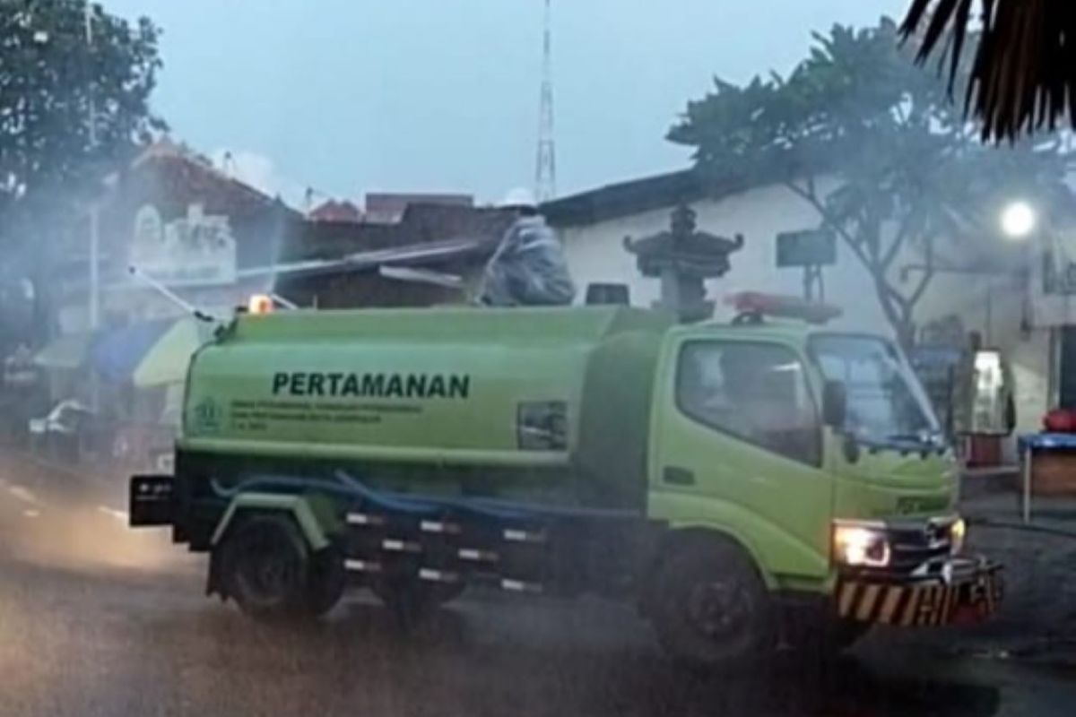 Denpasar gencarkan penyemprotan disinfektan setelah pasien COVID-19 meninggal