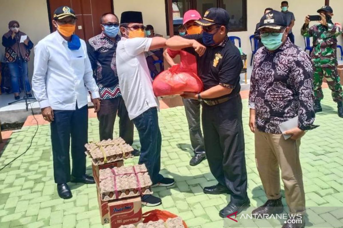 Bupati Penajam: Pembagian sembako bukti serius tangani dampak COVID-19