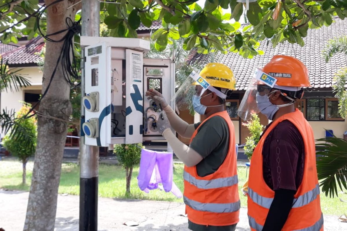 PLN sambung listrik di lokasi karantina pasien COVID-19